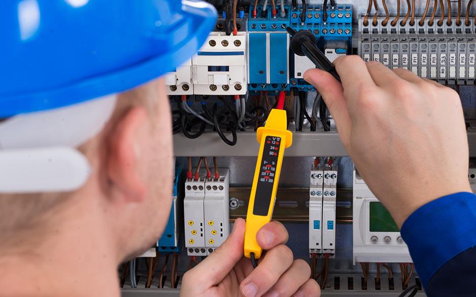 taux horaire électricien Courcouronnes